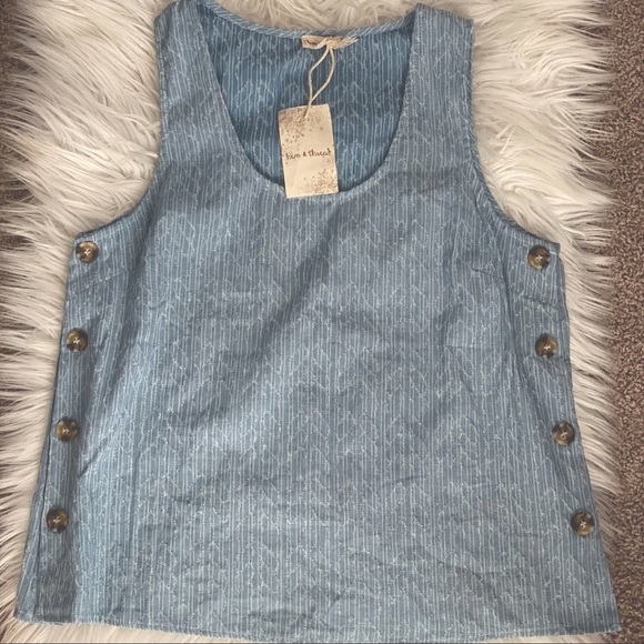 Hem & Thread Tops - NWT hem & thread blue sleeveless top, Size Large